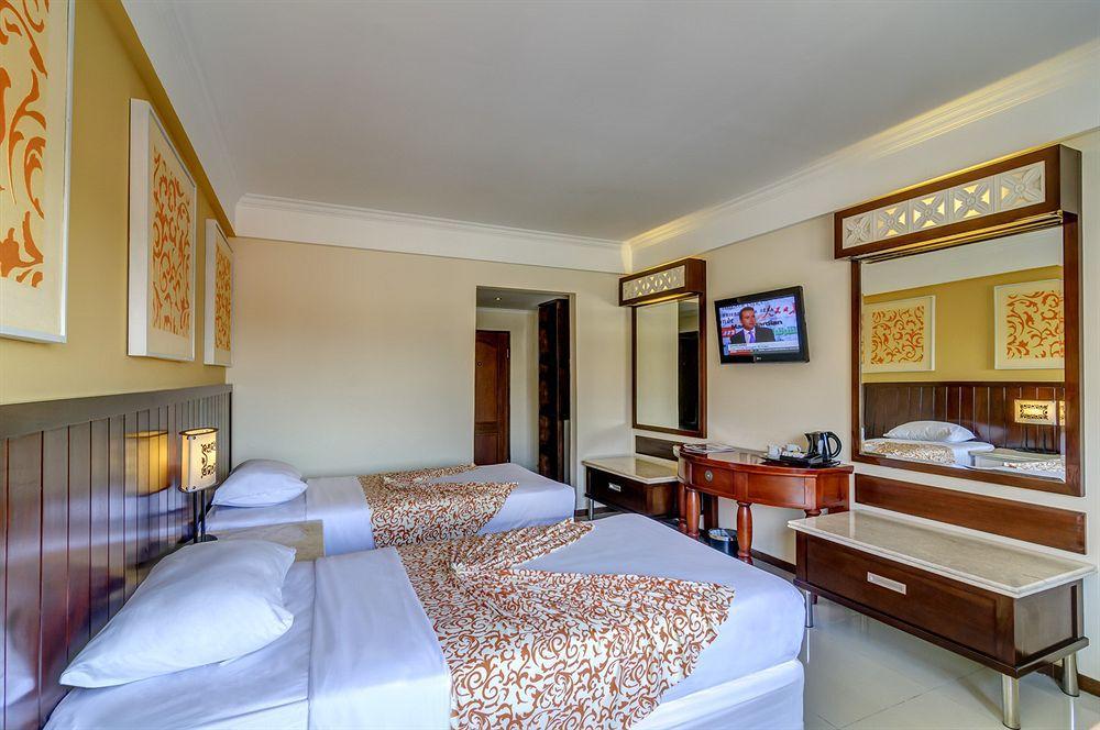 Kuta One Party Hotel Kültér fotó