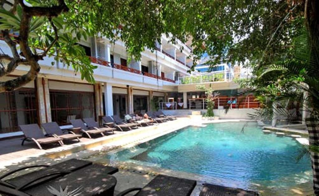 Kuta One Party Hotel Kültér fotó