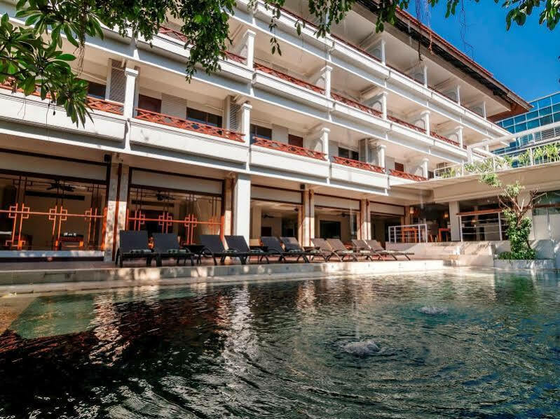 Kuta One Party Hotel Kültér fotó